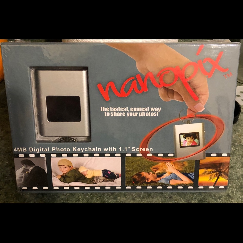 4 MB digital photo keychain